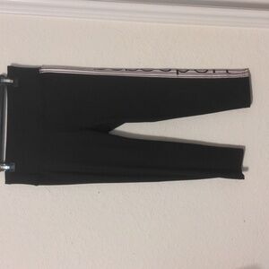 Bebe Sport Black/ White Side Stripe Capri Athletic Apparel Leggings. Size L NWT